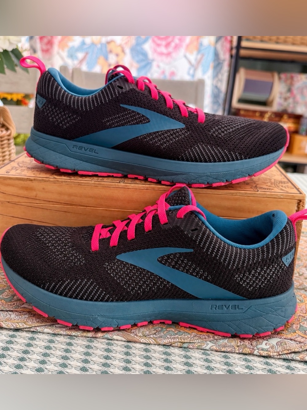 Brooks Womens Revel 5 Running Shoes Sneakers Size 8.5